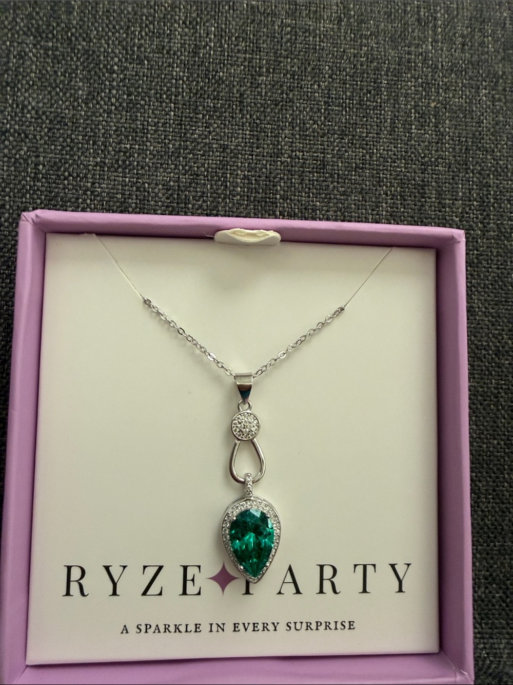 Ryze Party.925 sterling silver Emerald Teardrop Pendant Necklace - Silver